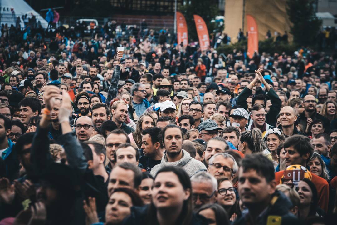 Propršený první den Colours Of Ostrava roztančili N.E.R.D. s Pharrellem Williamsem