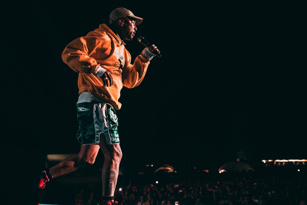 Propršený první den Colours Of Ostrava roztančili N.E.R.D. s Pharrellem Williamsem