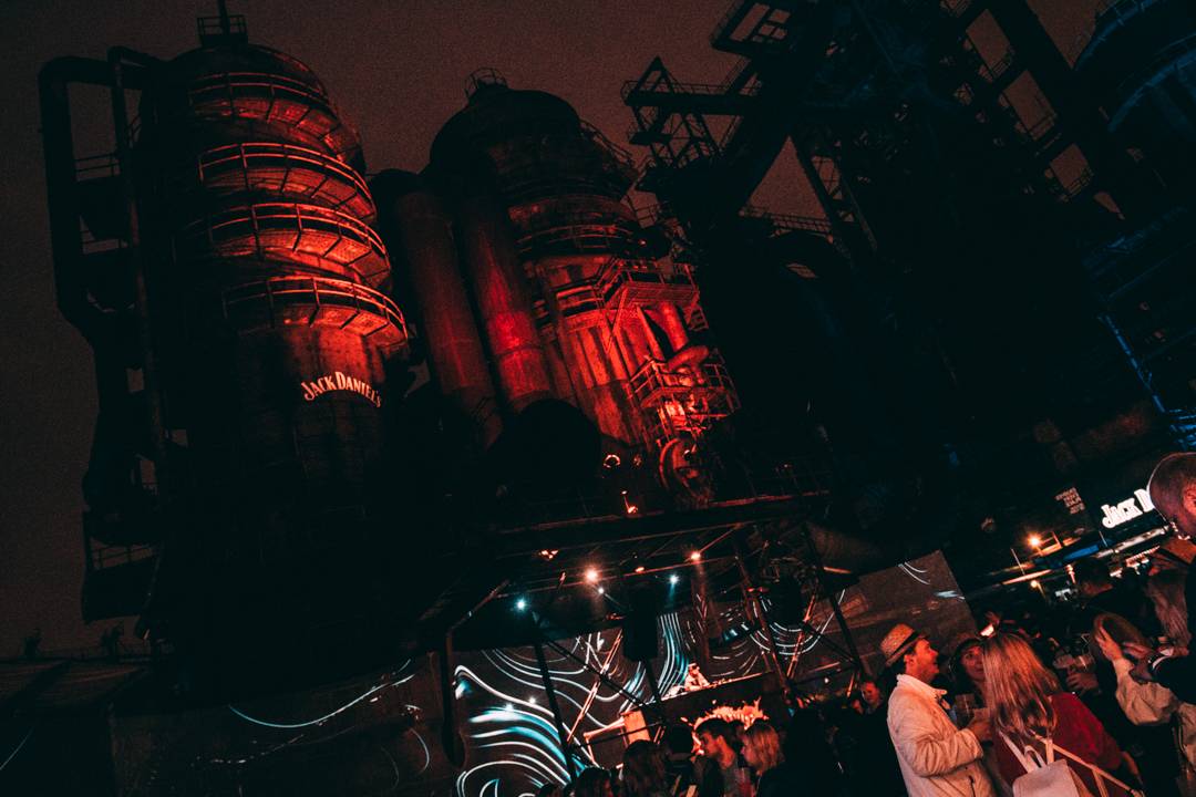 Propršený první den Colours Of Ostrava roztančili N.E.R.D. s Pharrellem Williamsem