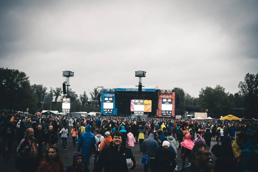 Propršený první den Colours Of Ostrava roztančili N.E.R.D. s Pharrellem Williamsem