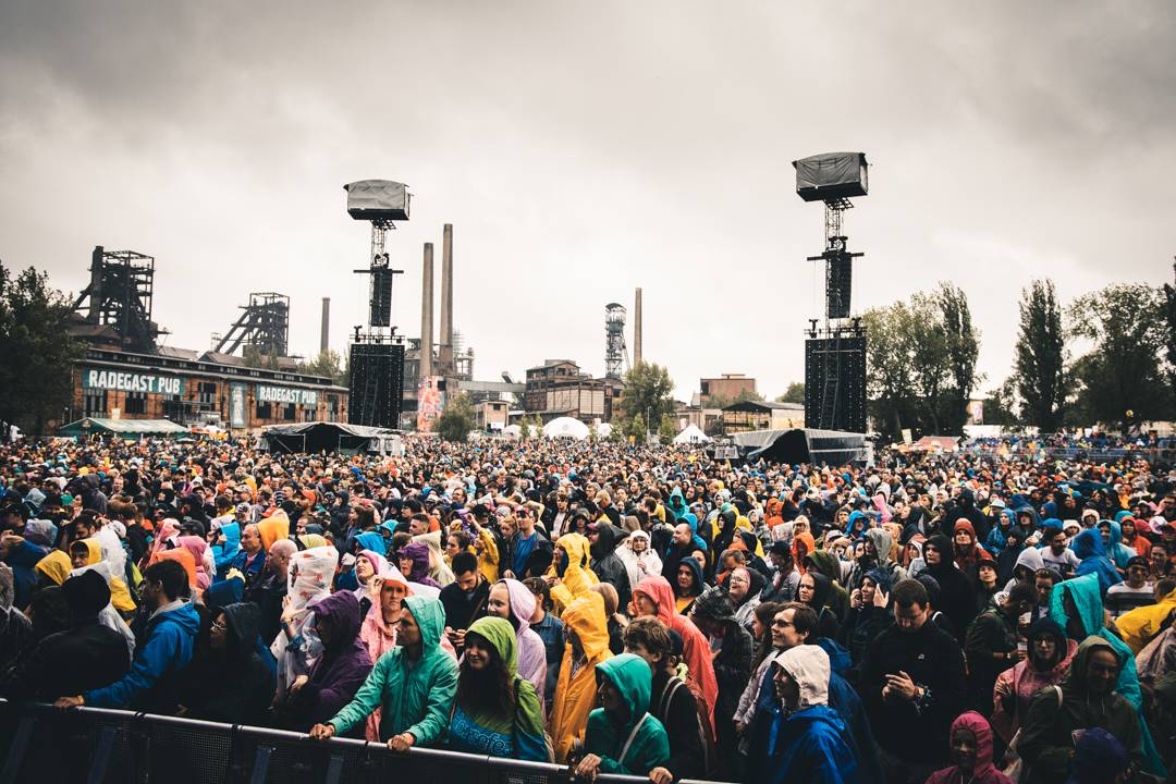 Propršený první den Colours Of Ostrava roztančili N.E.R.D. s Pharrellem Williamsem