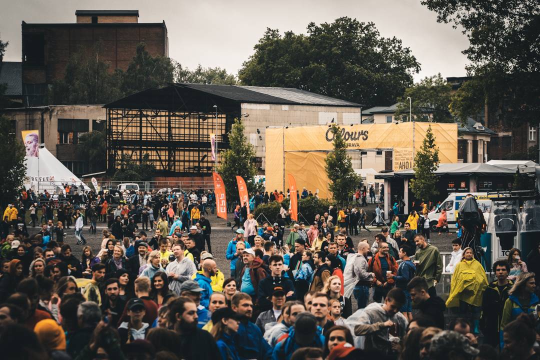 Propršený první den Colours Of Ostrava roztančili N.E.R.D. s Pharrellem Williamsem