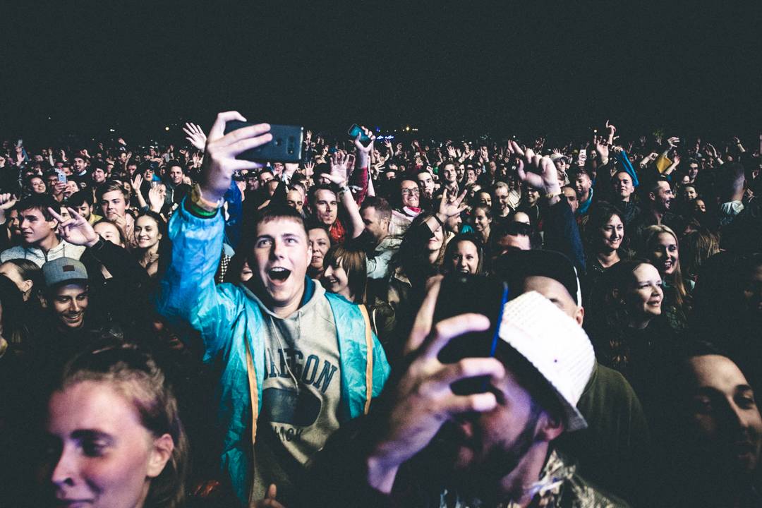 Propršený první den Colours Of Ostrava roztančili N.E.R.D. s Pharrellem Williamsem