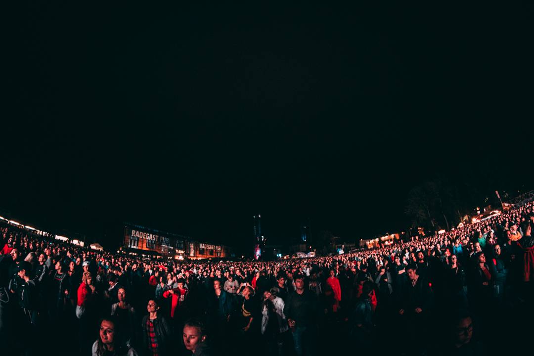 Propršený první den Colours Of Ostrava roztančili N.E.R.D. s Pharrellem Williamsem