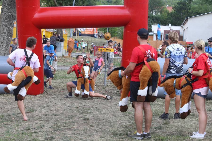 Kryštof Kempem v Mikulově se proháněli rytíři a princezny. Zahráli také Petr Janda, No Name nebo Nebe