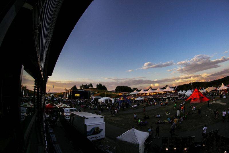 Benátská! s Impulsem odstartovala. Olympic připomněl koncert v O2 areně, diváky bavili i Jelen nebo Doctor P.P.