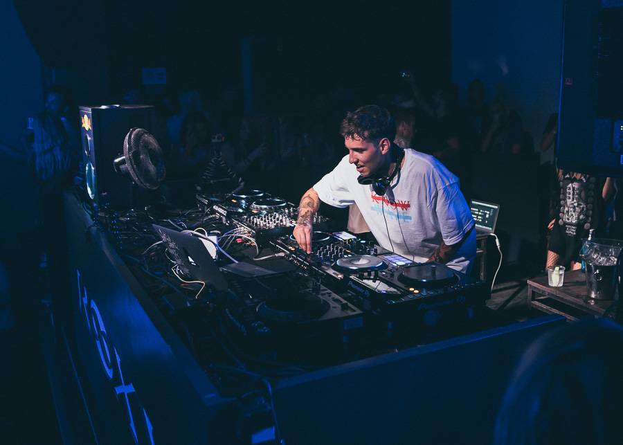 Alison Wonderland poprvé v Praze: Roxy proměnila v saunu