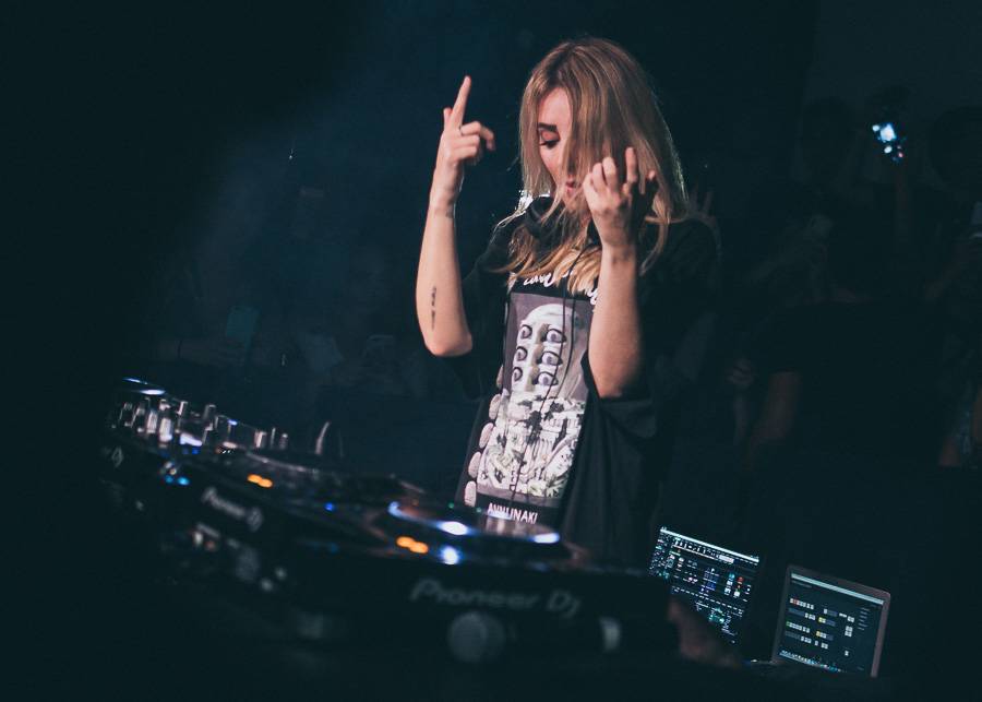Alison Wonderland poprvé v Praze: Roxy proměnila v saunu