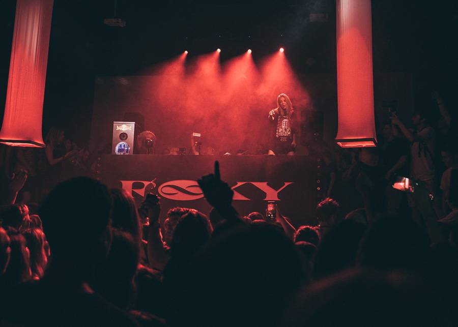 Alison Wonderland poprvé v Praze: Roxy proměnila v saunu