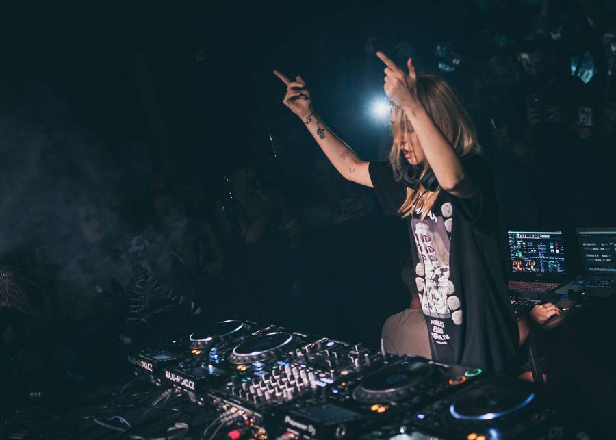 Alison Wonderland poprvé v Praze: Roxy proměnila v saunu