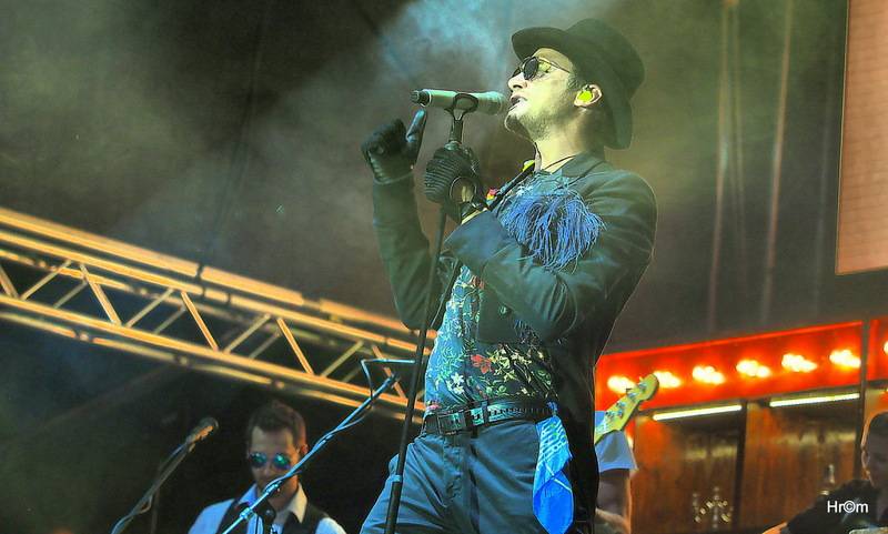 Karel Gott rozezpíval Sázavafest, Monkey Business předvedli nové kostýmy