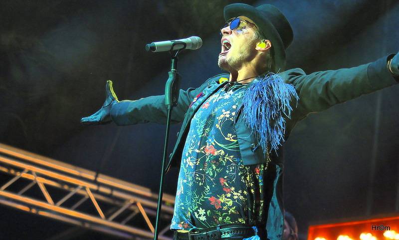 Karel Gott rozezpíval Sázavafest, Monkey Business předvedli nové kostýmy