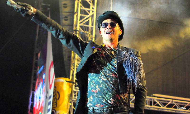 Karel Gott rozezpíval Sázavafest, Monkey Business předvedli nové kostýmy