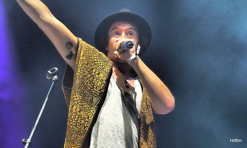 Karel Gott rozezpíval Sázavafest, Monkey Business předvedli nové kostýmy