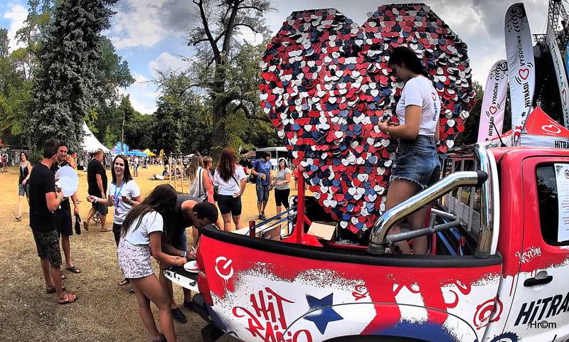 Karel Gott rozezpíval Sázavafest, Monkey Business předvedli nové kostýmy