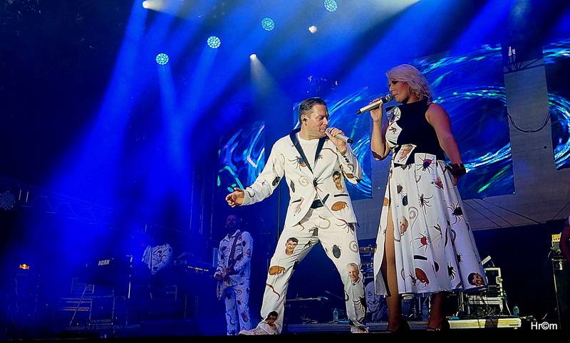 Karel Gott rozezpíval Sázavafest, Monkey Business předvedli nové kostýmy