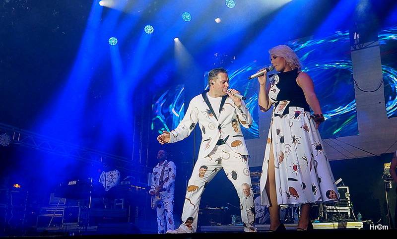 Karel Gott rozezpíval Sázavafest, Monkey Business předvedli nové kostýmy