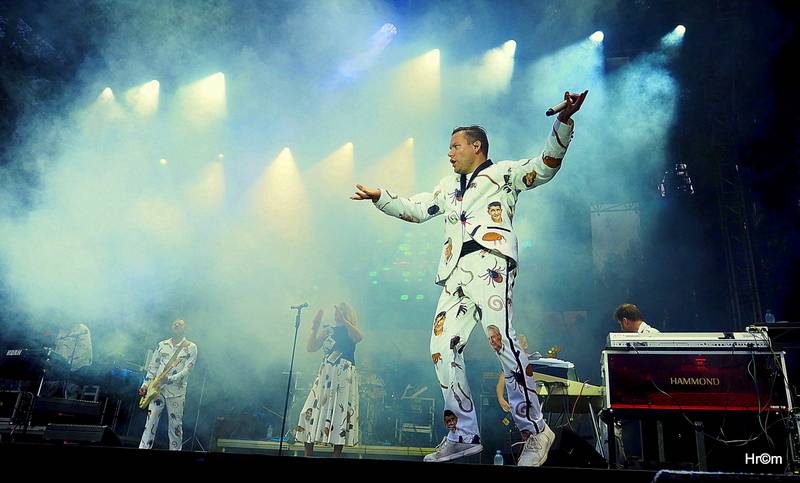 Karel Gott rozezpíval Sázavafest, Monkey Business předvedli nové kostýmy