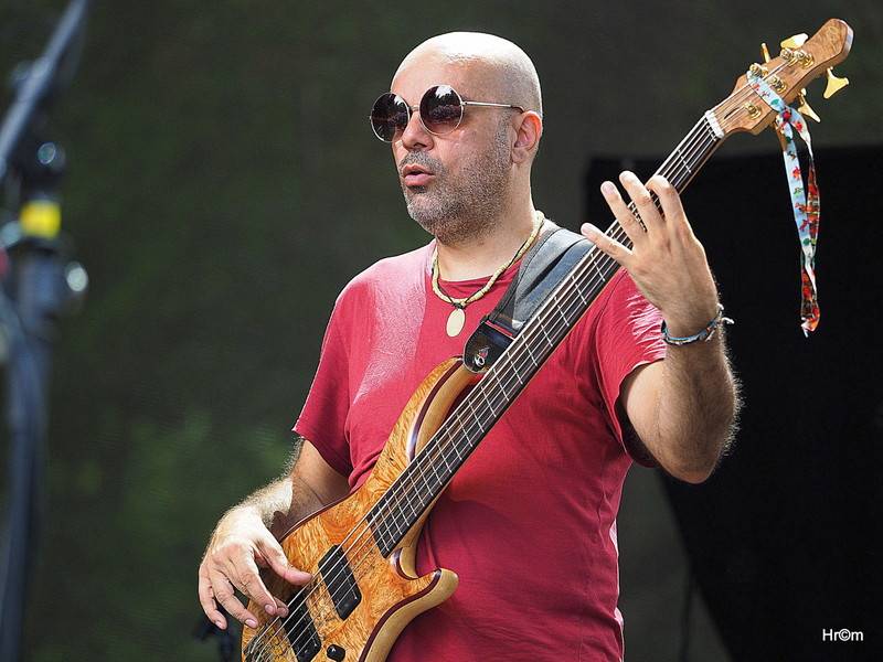 Karel Gott rozezpíval Sázavafest, Monkey Business předvedli nové kostýmy