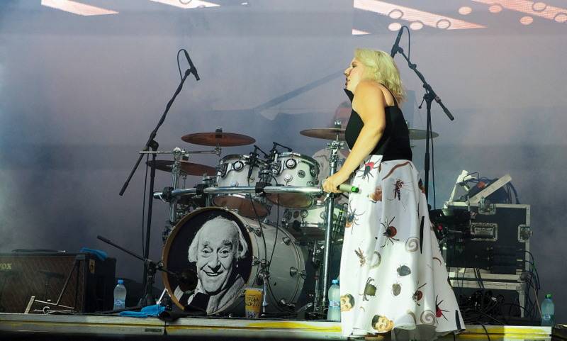 Monkey Business představili nové kostýmy. Jsou na nich parazité, včetně Andreje Babiše a Miloše Zemana