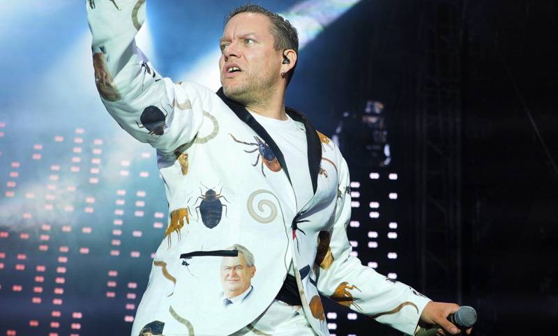 Monkey Business představili nové kostýmy. Jsou na nich parazité, včetně Andreje Babiše a Miloše Zemana