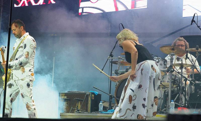 Monkey Business představili nové kostýmy. Jsou na nich parazité, včetně Andreje Babiše a Miloše Zemana