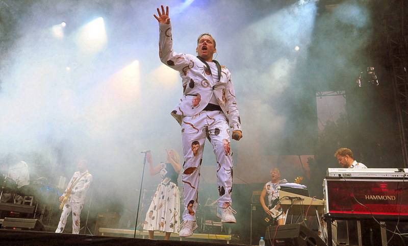 Monkey Business představili nové kostýmy. Jsou na nich parazité, včetně Andreje Babiše a Miloše Zemana