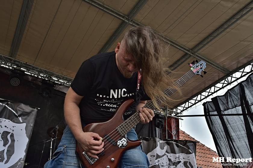 Metal Fest v Plasích spláchl déšť, předtím vystoupili Krucipüsk nebo Stroy
