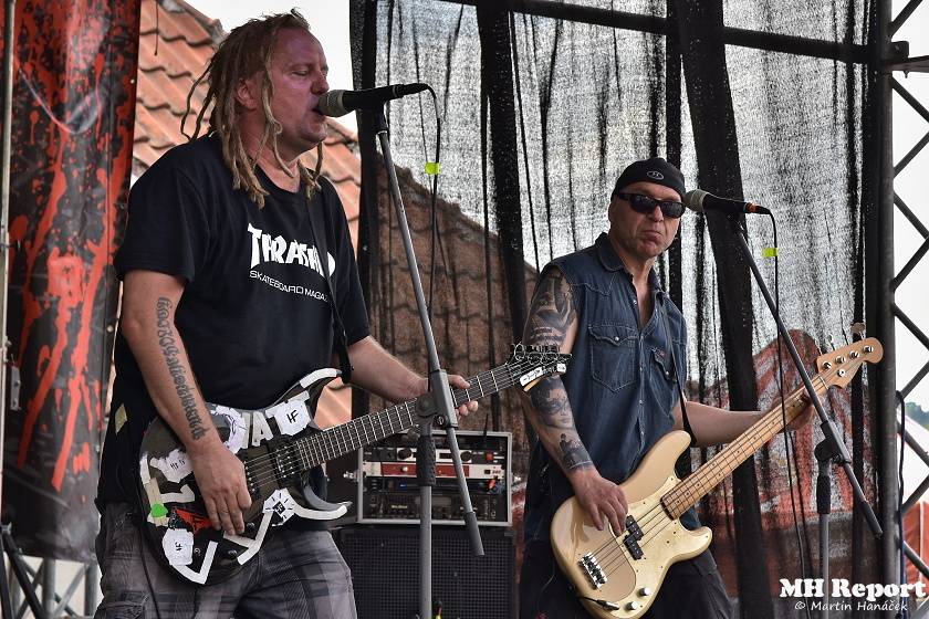 Metal Fest v Plasích spláchl déšť, předtím vystoupili Krucipüsk nebo Stroy