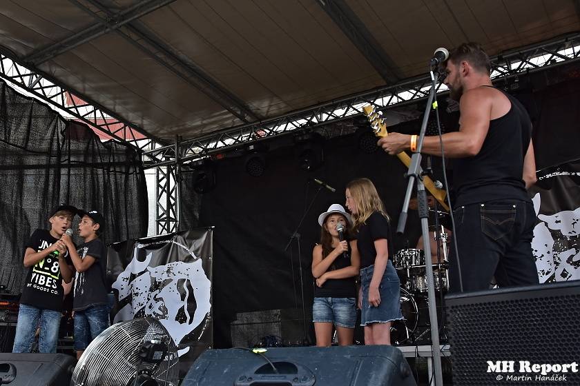 Metal Fest v Plasích spláchl déšť, předtím vystoupili Krucipüsk nebo Stroy