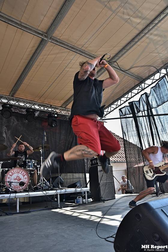 Metal Fest v Plasích spláchl déšť, předtím vystoupili Krucipüsk nebo Stroy