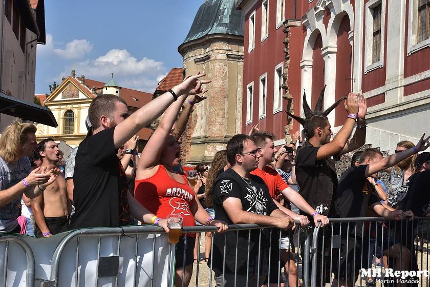 Metal Fest v Plasích spláchl déšť, předtím vystoupili Krucipüsk nebo Stroy