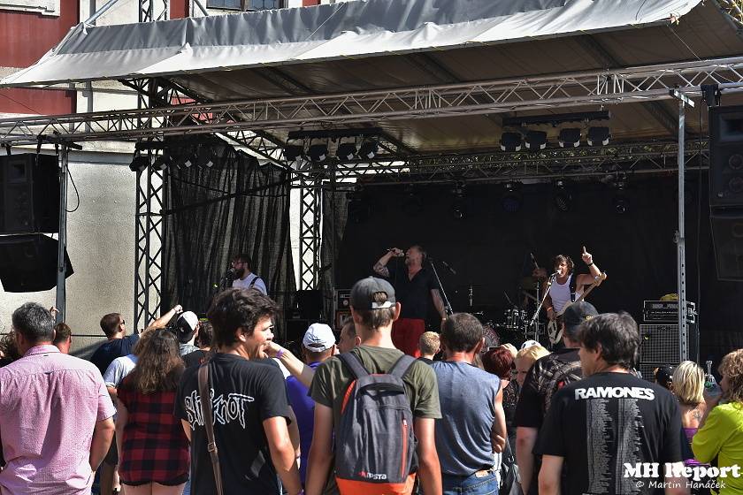 Metal Fest v Plasích spláchl déšť, předtím vystoupili Krucipüsk nebo Stroy