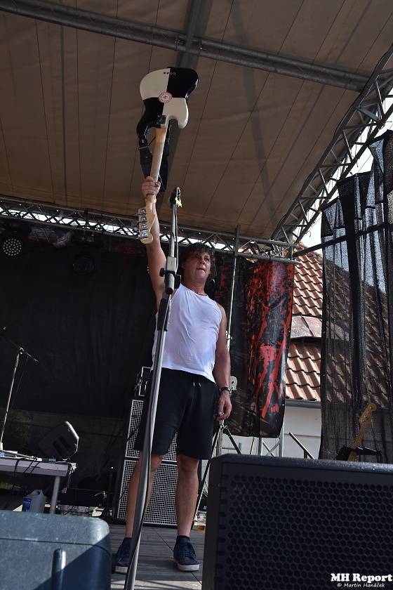 Metal Fest v Plasích spláchl déšť, předtím vystoupili Krucipüsk nebo Stroy