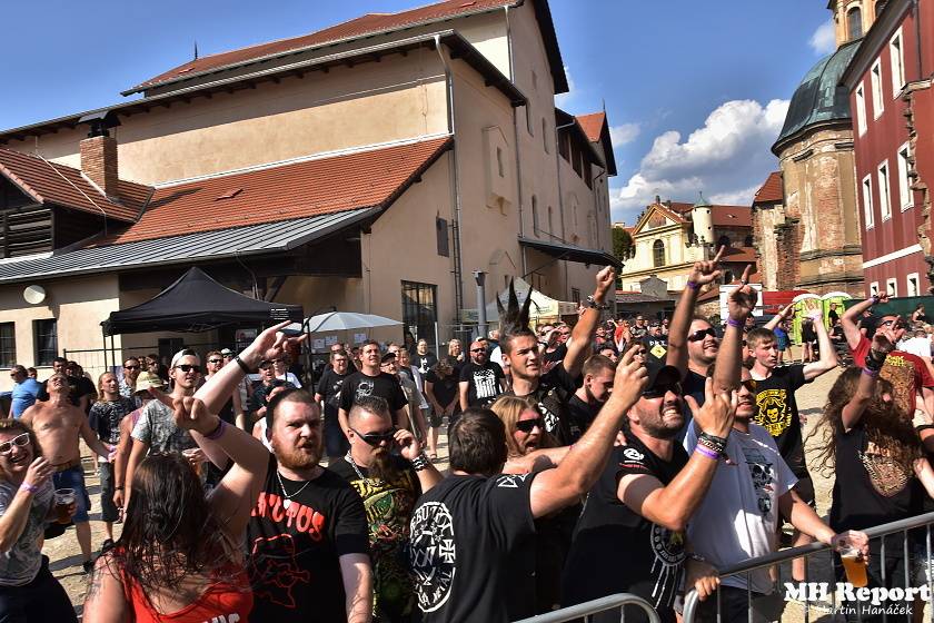 Metal Fest v Plasích spláchl déšť, předtím vystoupili Krucipüsk nebo Stroy