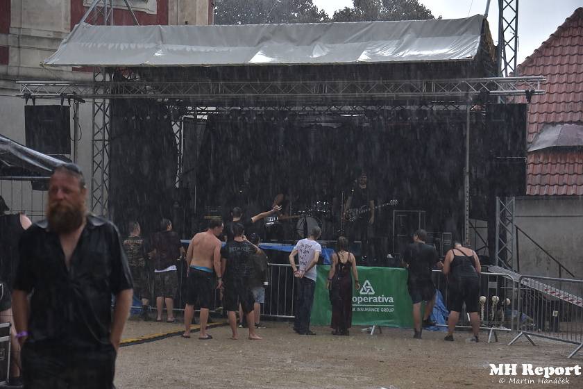 Metal Fest v Plasích spláchl déšť, předtím vystoupili Krucipüsk nebo Stroy