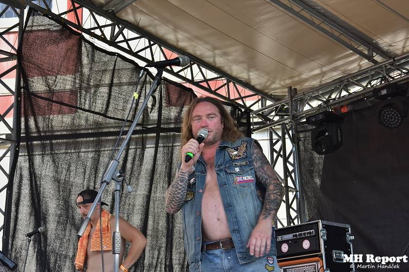 Metal Fest v Plasích spláchl déšť, předtím vystoupili Krucipüsk nebo Stroy