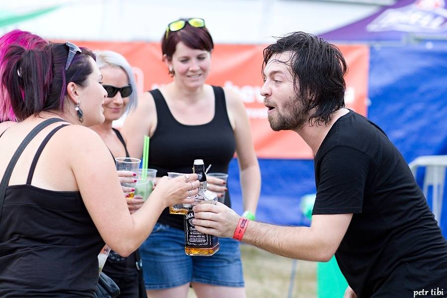 Keltská noc pod skokanskými můstky: V Harrachově hráli Tři sestry, Mig 21 i Vypsaná Fixa