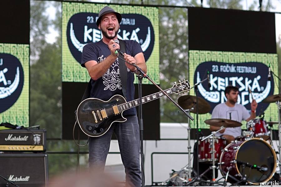 Keltská noc pod skokanskými můstky: V Harrachově hráli Tři sestry, Mig 21 i Vypsaná Fixa