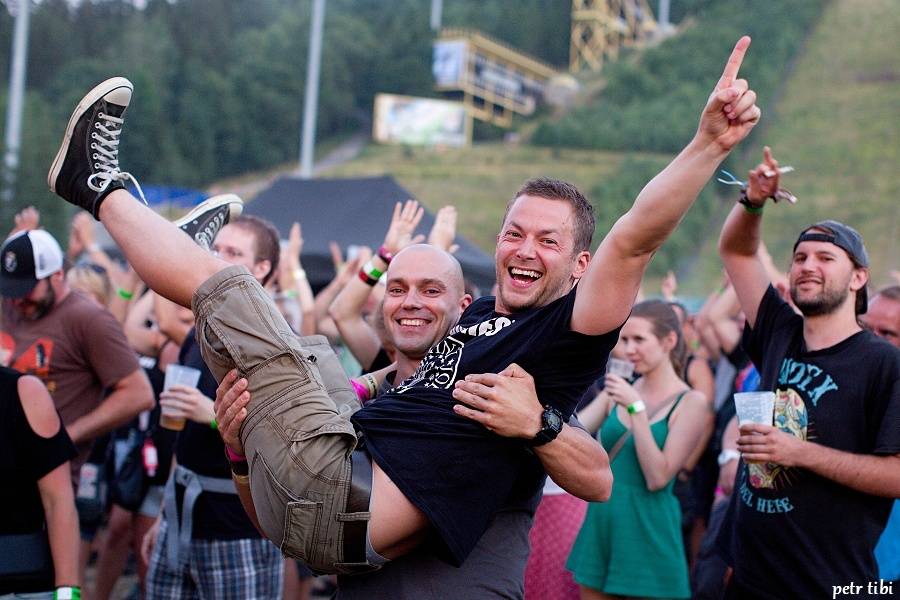 Keltská noc pod skokanskými můstky: V Harrachově hráli Tři sestry, Mig 21 i Vypsaná Fixa