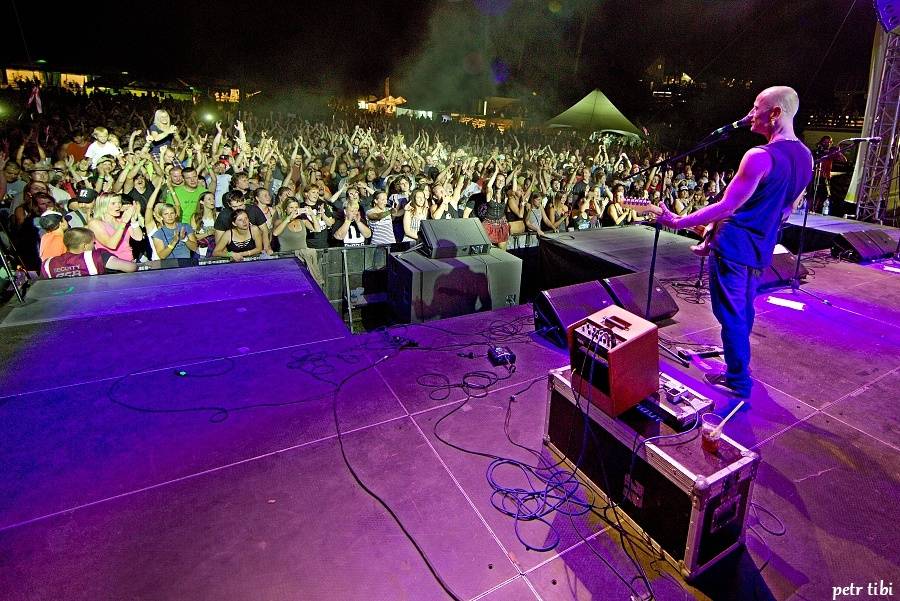 Keltská noc pod skokanskými můstky: V Harrachově hráli Tři sestry, Mig 21 i Vypsaná Fixa