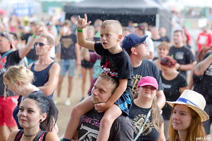 Keltská noc pod skokanskými můstky: V Harrachově hráli Tři sestry, Mig 21 i Vypsaná Fixa