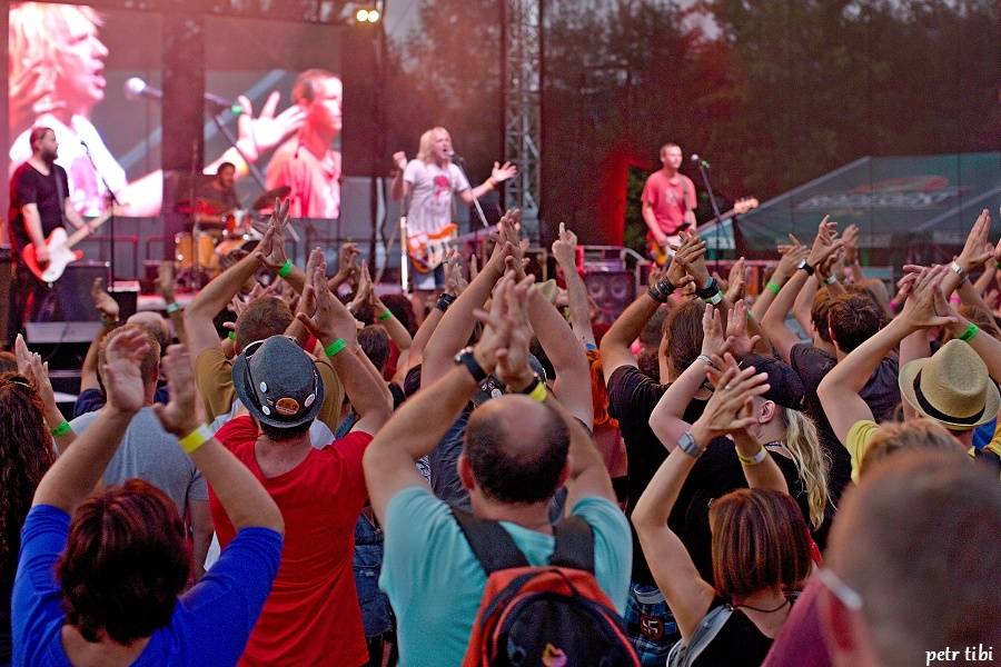 Keltská noc pod skokanskými můstky: V Harrachově hráli Tři sestry, Mig 21 i Vypsaná Fixa