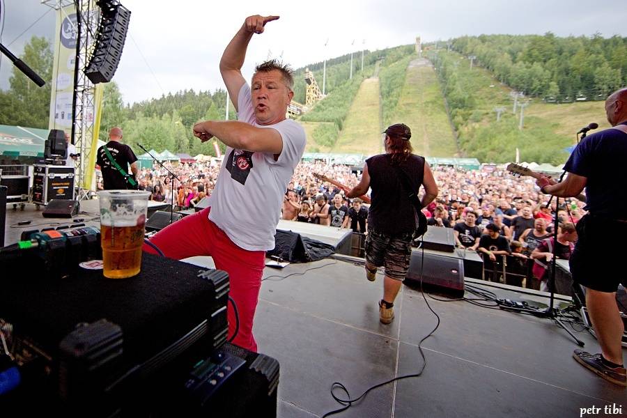 Keltská noc pod skokanskými můstky: V Harrachově hráli Tři sestry, Mig 21 i Vypsaná Fixa