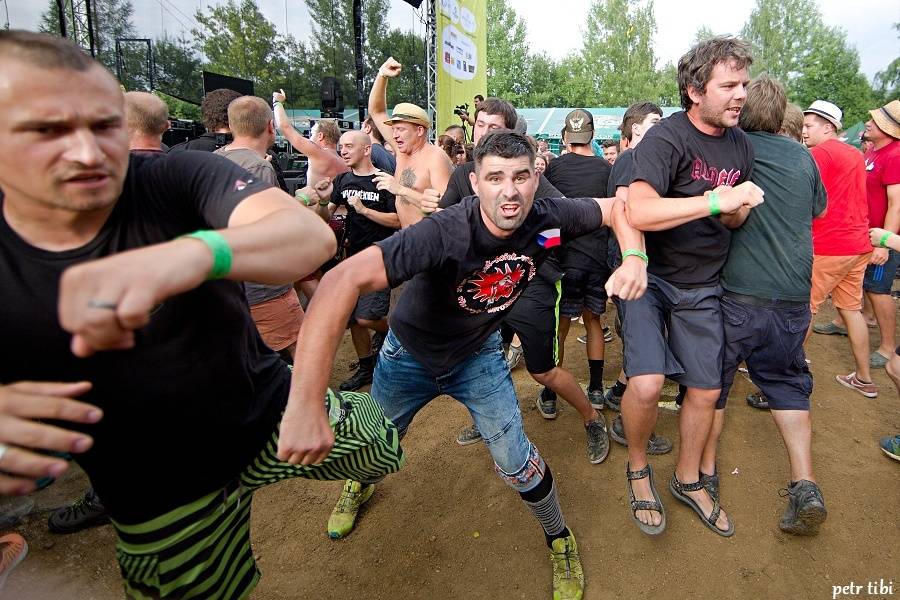 Keltská noc pod skokanskými můstky: V Harrachově hráli Tři sestry, Mig 21 i Vypsaná Fixa