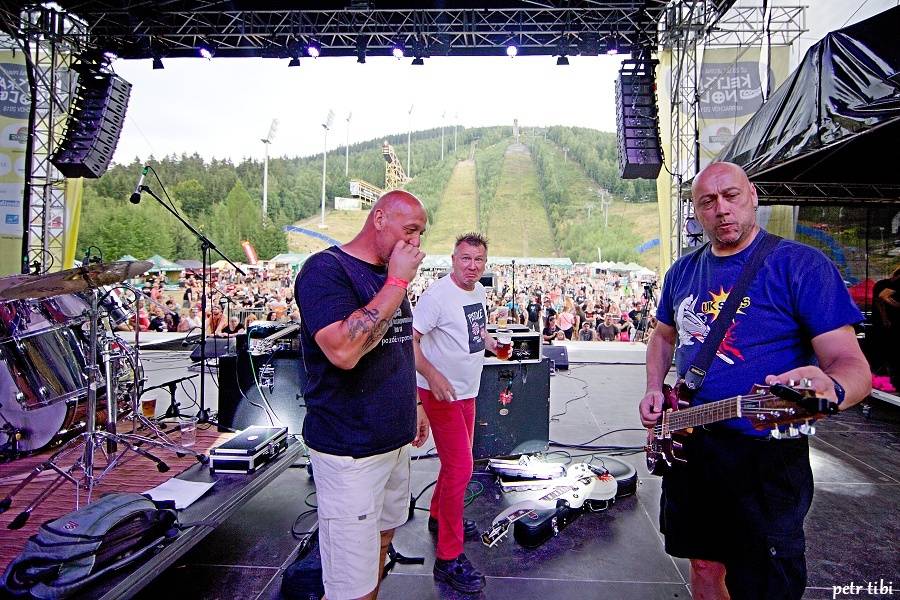 Keltská noc pod skokanskými můstky: V Harrachově hráli Tři sestry, Mig 21 i Vypsaná Fixa