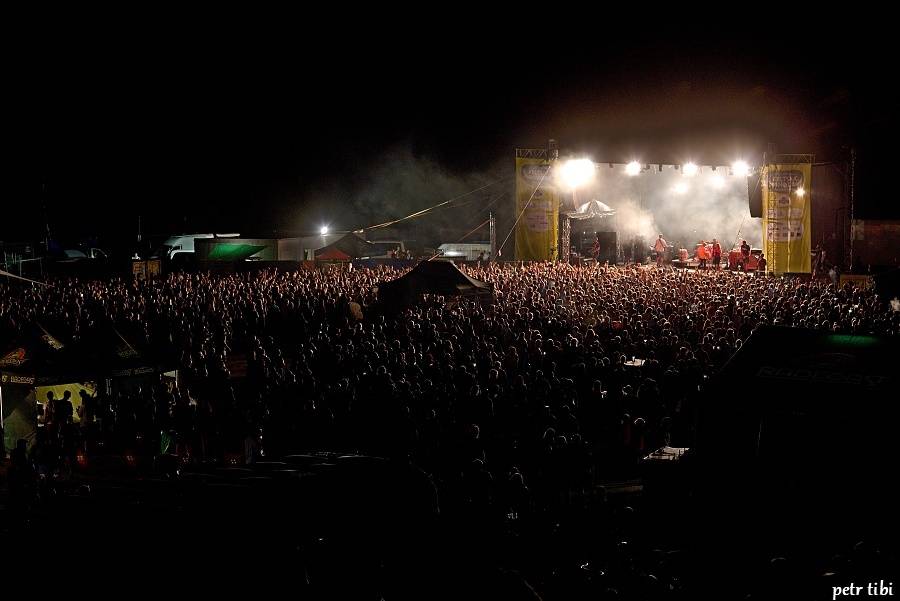 Keltská noc pod skokanskými můstky: V Harrachově hráli Tři sestry, Mig 21 i Vypsaná Fixa