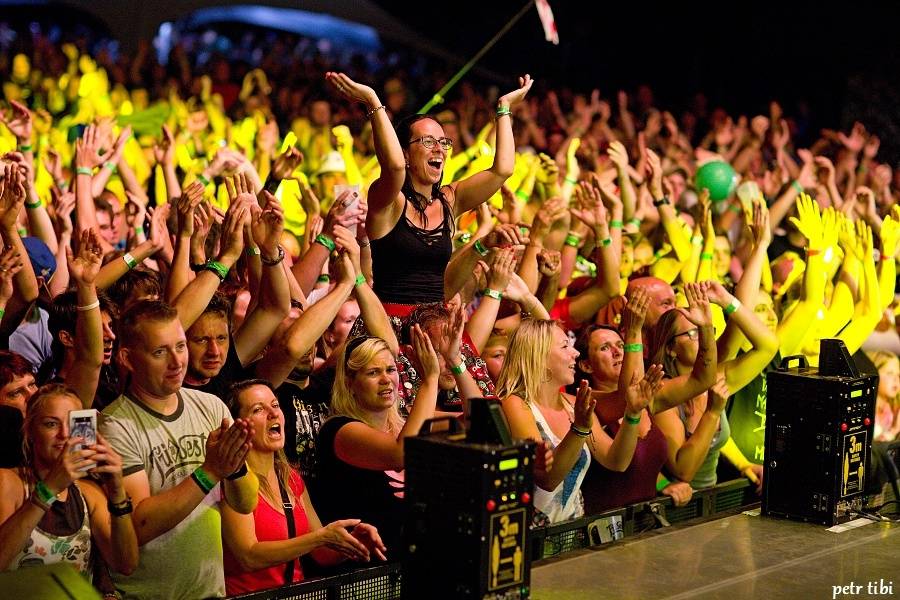 Keltská noc pod skokanskými můstky: V Harrachově hráli Tři sestry, Mig 21 i Vypsaná Fixa