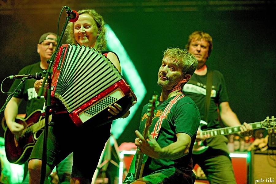 Keltská noc pod skokanskými můstky: V Harrachově hráli Tři sestry, Mig 21 i Vypsaná Fixa