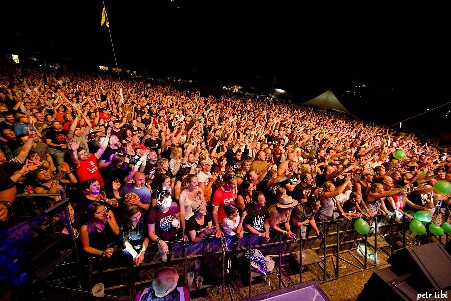 Keltská noc pod skokanskými můstky: V Harrachově hráli Tři sestry, Mig 21 i Vypsaná Fixa